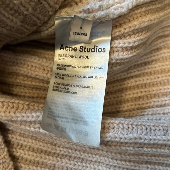 Acne Studios - Deborah wool sweater with v-neck and high low hem - Picture 5 of 7